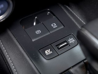 2022 Toyota Venza in St-Jérôme, Quebec - 22 - w320h240px