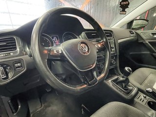 Volkswagen Golf  2018 à St-Jérôme, Québec - 3 - w320h240px