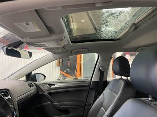 Volkswagen Golf  2019 à St-Jérôme, Québec - 3 - w320h240px