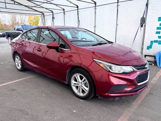 Chevrolet Cruze  2017 à St-Jérôme, Québec - 9 - w320h240px