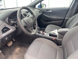2019 Chevrolet Cruze in St-Jérôme, Quebec - 3 - w320h240px