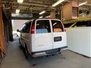 2023 Chevrolet Express Passenger in St-Jérôme, Quebec - 5 - w320h240px