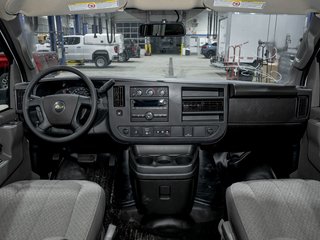 Chevrolet Express Passenger  2025 à St-Jérôme, Québec - 4 - w320h240px