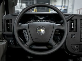 Chevrolet Express Passenger  2025 à St-Jérôme, Québec - 12 - w320h240px