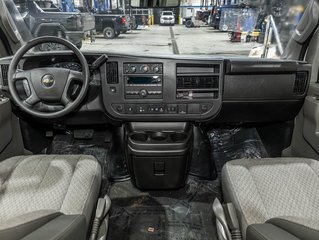 2025 Chevrolet Express Passenger in St-Jérôme, Quebec - 4 - w320h240px