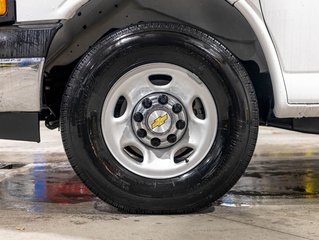 2025 Chevrolet Express Passenger in St-Jérôme, Quebec - 27 - w320h240px