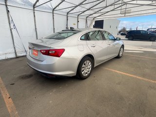 2016 Chevrolet Malibu in St-Jérôme, Quebec - 8 - w320h240px