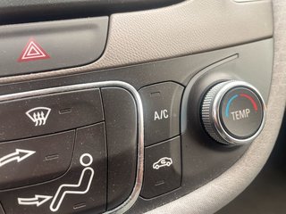 2016 Chevrolet Malibu in St-Jérôme, Quebec - 12 - w320h240px