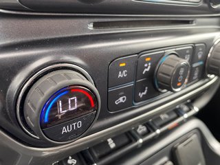 Chevrolet Silverado 1500  2017 à St-Jérôme, Québec - 13 - w320h240px