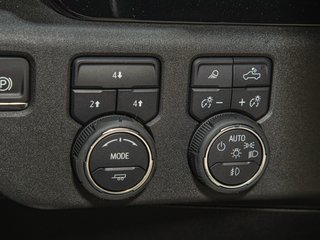 Chevrolet SILVERADO 2500 HD  2025 à St-Jérôme, Québec - 24 - w320h240px