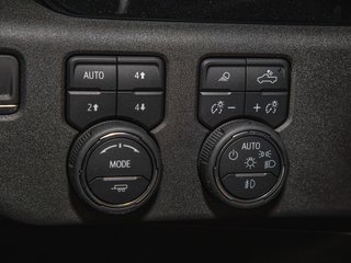 Chevrolet SILVERADO 2500 HD  2025 à St-Jérôme, Québec - 24 - w320h240px