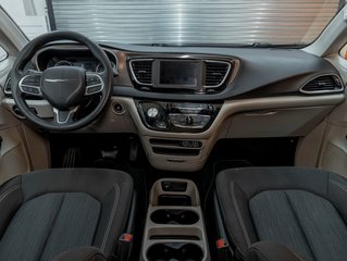 Chrysler Grand Caravan  2021 à St-Jérôme, Québec - 11 - w320h240px