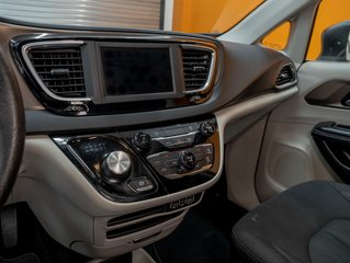 Chrysler Grand Caravan  2021 à St-Jérôme, Québec - 20 - w320h240px