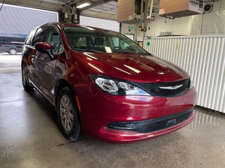 2021 Chrysler Grand Caravan in St-Jérôme, Quebec - 9 - w320h240px