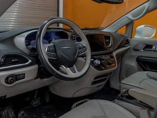 Chrysler Pacifica Hybrid  2018 à St-Jérôme, Québec - 2 - w320h240px