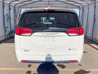 2018 Chrysler Pacifica Hybrid in St-Jérôme, Quebec - 8 - w320h240px