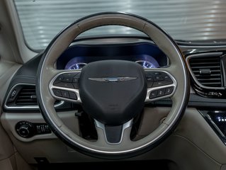 Chrysler Pacifica Hybrid  2018 à St-Jérôme, Québec - 12 - w320h240px