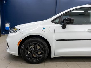 Chrysler Pacifica Hybrid  2024 à St-Jérôme, Québec - 36 - w320h240px