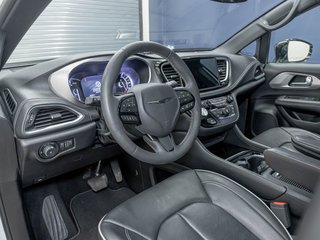 Chrysler Pacifica Hybrid  2024 à St-Jérôme, Québec - 2 - w320h240px