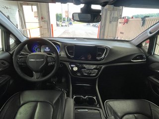 Chrysler Pacifica Hybrid  2024 à St-Jérôme, Québec - 13 - w320h240px