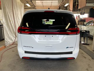 Chrysler Pacifica Hybrid  2024 à St-Jérôme, Québec - 9 - w320h240px