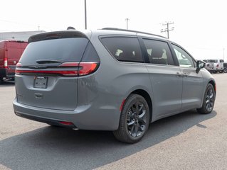 2023 Chrysler Pacifica in St-Jérôme, Quebec - 8 - w320h240px