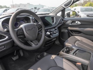 2023 Chrysler Pacifica in St-Jérôme, Quebec - 11 - w320h240px