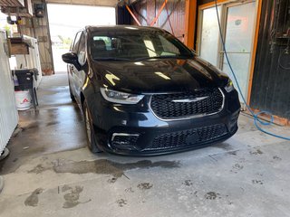 2025 Chrysler Pacifica in St-Jérôme, Quebec - 9 - w320h240px