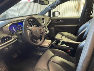 2025 Chrysler Pacifica in St-Jérôme, Quebec - 3 - w320h240px