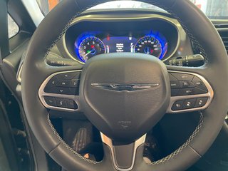 2025 Chrysler Pacifica in St-Jérôme, Quebec - 13 - w320h240px
