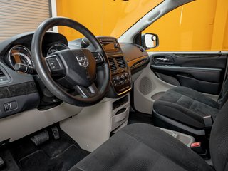 2017 Dodge Grand Caravan in St-Jérôme, Quebec - 2 - w320h240px