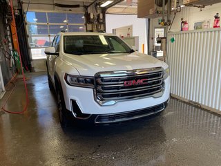 GMC Acadia  2023 à St-Jérôme, Québec - 9 - w320h240px