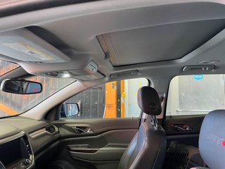 GMC Acadia  2023 à St-Jérôme, Québec - 3 - w320h240px