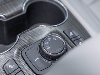 GMC Acadia  2023 à St-Jérôme, Québec - 23 - w320h240px