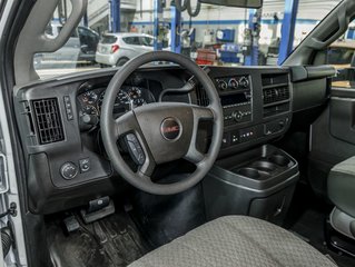 2025 GMC Savana Cutaway 3500 in St-Jérôme, Quebec - 4 - w320h240px