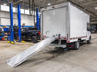 2025 GMC Savana Cutaway 3500 in St-Jérôme, Quebec - 9 - w320h240px