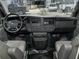GMC Savana Cutaway 3500  2026 à St-Jérôme, Québec - 4 - w320h240px