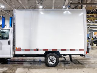 GMC Savana Cutaway 3500  2026 à St-Jérôme, Québec - 22 - w320h240px