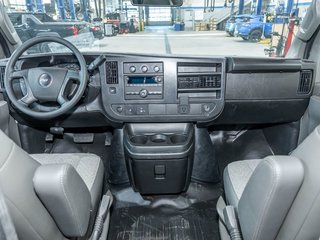 GMC Savana Cutaway 3500  2026 à St-Jérôme, Québec - 4 - w320h240px