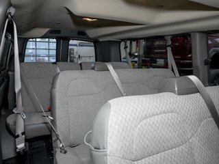 2025 GMC Savana Passenger in St-Jérôme, Quebec - 25 - w320h240px