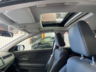 2017 Honda HR-V in St-Jérôme, Quebec - 3 - w320h240px