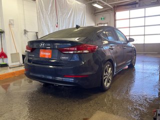 Hyundai Elantra  2017 à St-Jérôme, Québec - 9 - w320h240px