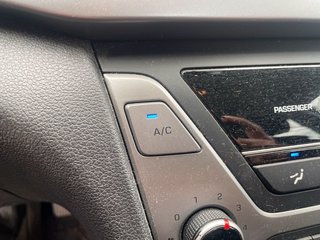 Hyundai Elantra  2018 à St-Jérôme, Québec - 14 - w320h240px