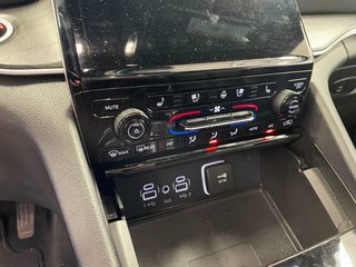 Jeep Grand Cherokee L  2024 à St-Jérôme, Québec - 14 - w320h240px