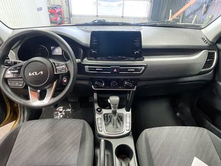 Kia Seltos  2023 à St-Jérôme, Québec - 10 - w320h240px