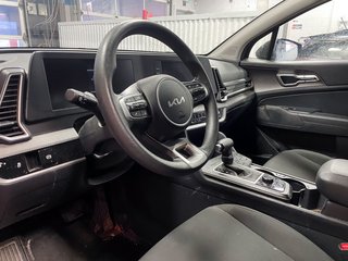 Kia Sportage  2023 à St-Jérôme, Québec - 3 - w320h240px