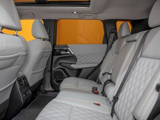 Mitsubishi Outlander Plug-In Hybrid  2024 à St-Jérôme, Québec - 32 - w320h240px