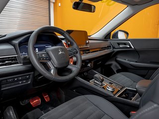 2024 Mitsubishi Outlander Plug-In Hybrid in St-Jérôme, Quebec - 2 - w320h240px