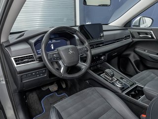 Mitsubishi Outlander Plug-In Hybrid  2024 à St-Jérôme, Québec - 2 - w320h240px