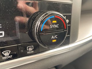 Nissan Rogue  2023 à St-Jérôme, Québec - 17 - w320h240px
